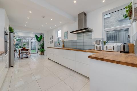 11 Worlingham Road, London, SE22 9HD