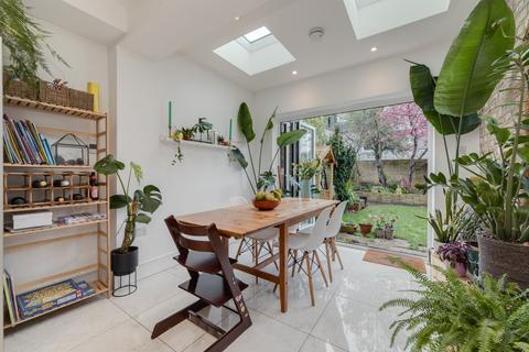11 Worlingham Road, London, SE22 9HD