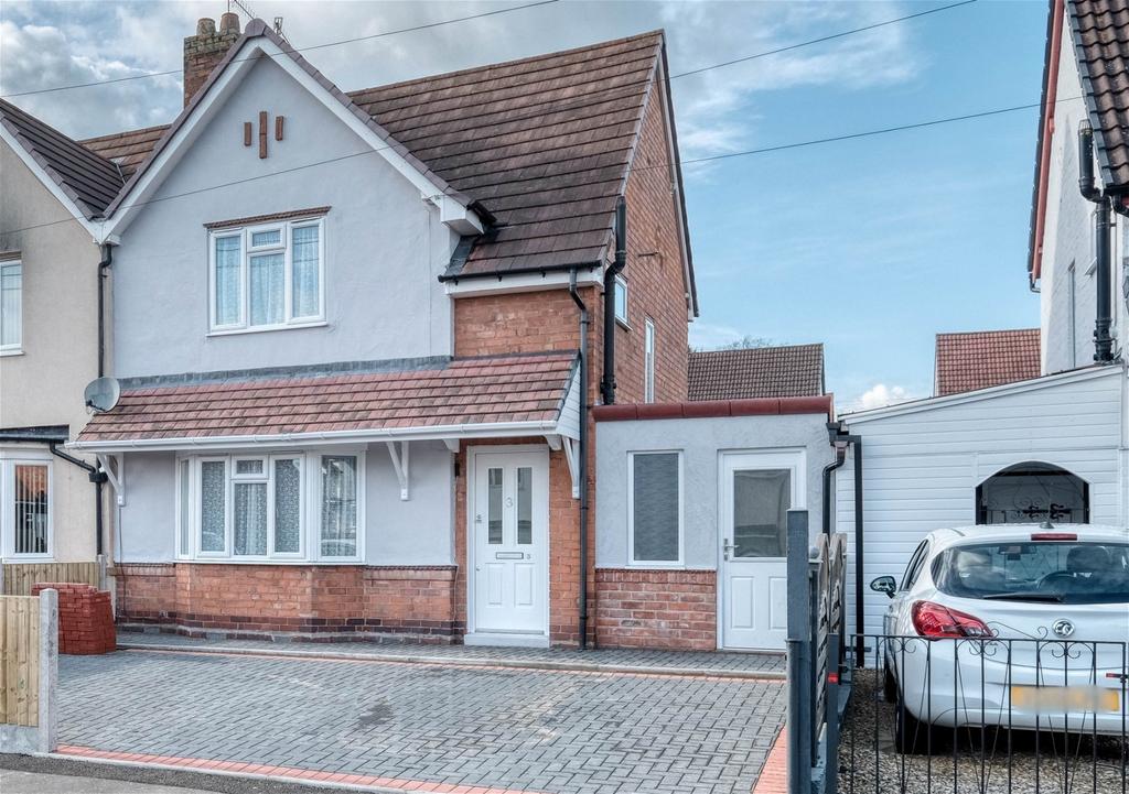 Perryfields Crescent, Bromsgrove, B61 8SS 3 bed semidetached house for