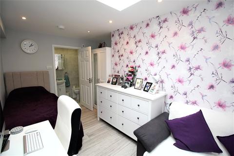 3 bedroom terraced house for sale - Cricket Lea, Lindford, Bordon, Hampshire, GU35