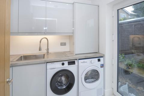 1b Castle Drive, Reigate, RH2 8DQ