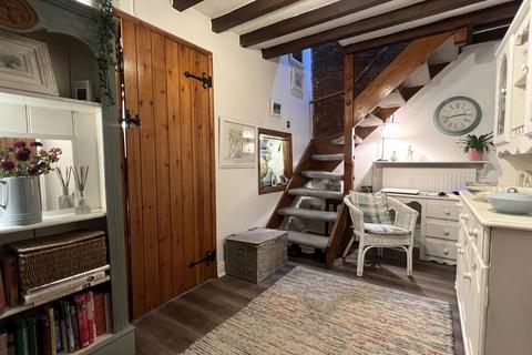 2 bedroom cottage for sale, High Street, Waltham On The Wolds