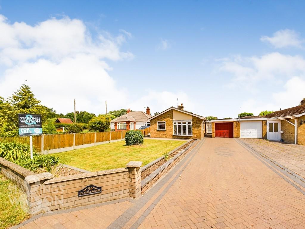Cucumber Lane, Brundall, Norwich 4 bed detached bungalow for sale £