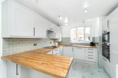 4 bedroom terraced house to rent - Harwood Terrace, London