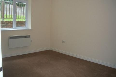 2 bedroom flat to rent, Purley