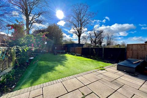 3 bedroom semi-detached house for sale - Devon Close, Buckhurst Hill, Essex
