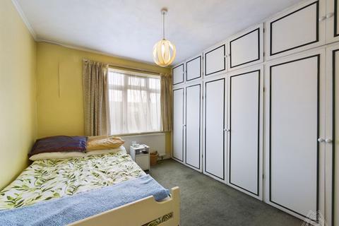 24 Milton Avenue, Hornchurch, RM12 4BW