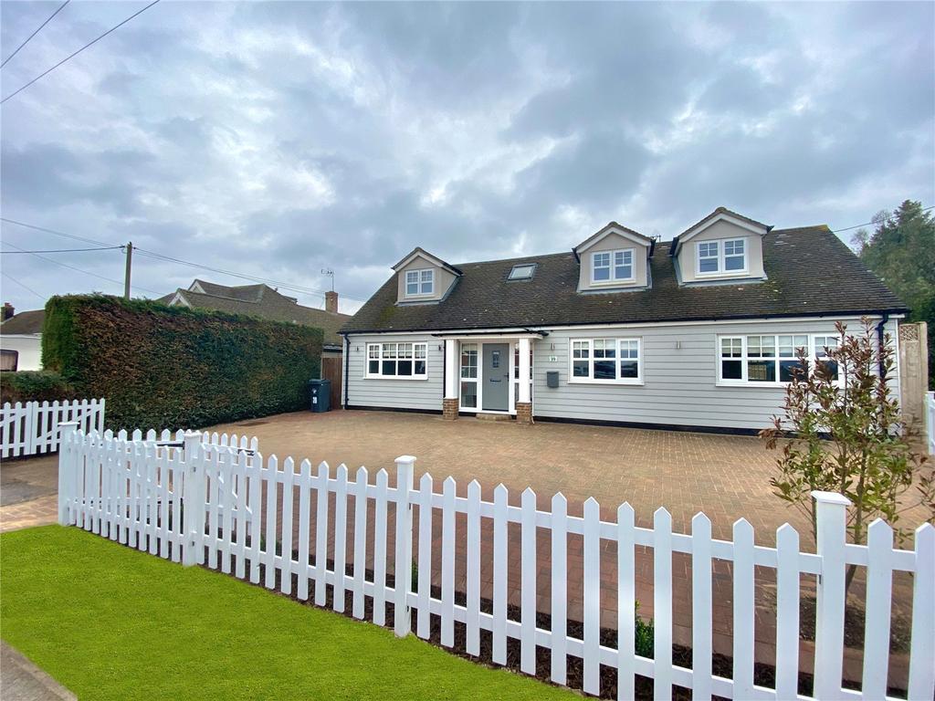 Evelyn Road, Willows Green, Chelmsford, Essex, CM3 3 bed detached house