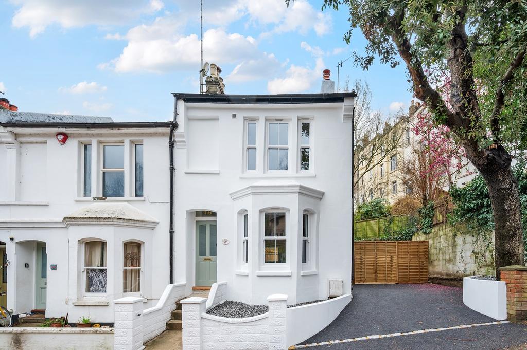 Talbot Terrace, Lewes, BN7 4 bed character property £2,300 pcm (£531 pw)