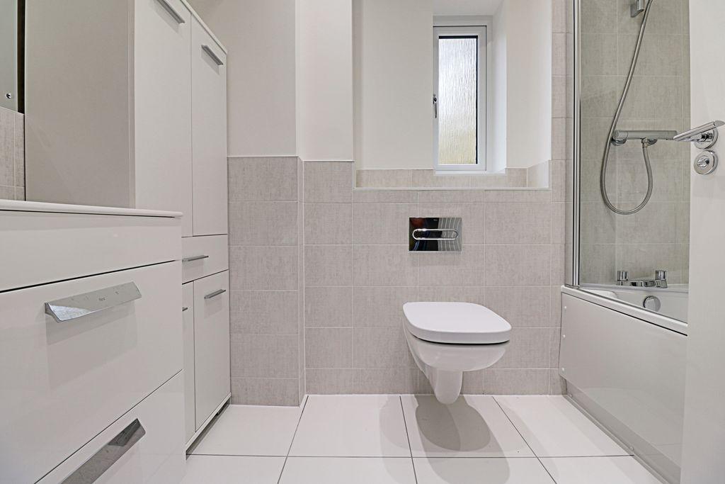 Bathroom (Family Bathroom)