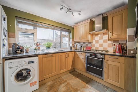 3 bedroom detached house for sale - Charlotte Close, Farnham, Surrey, GU9