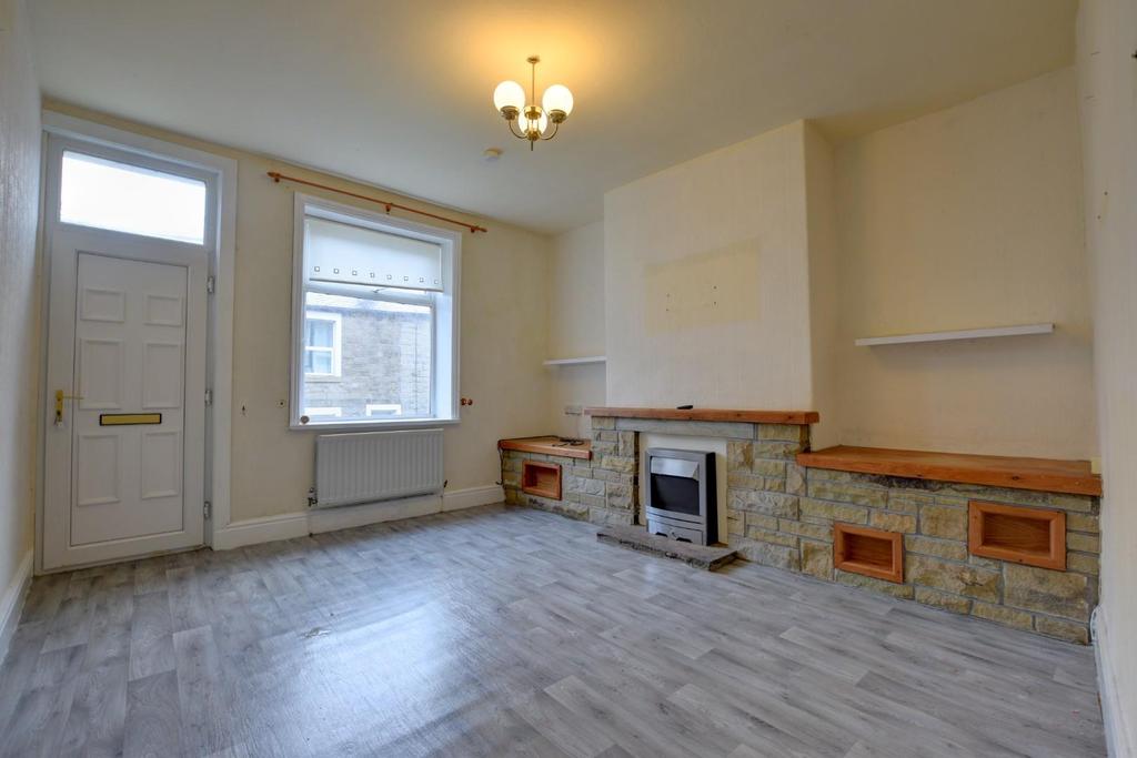 Rosemount Avenue, Barnoldswick 2 bed terraced house £110,000