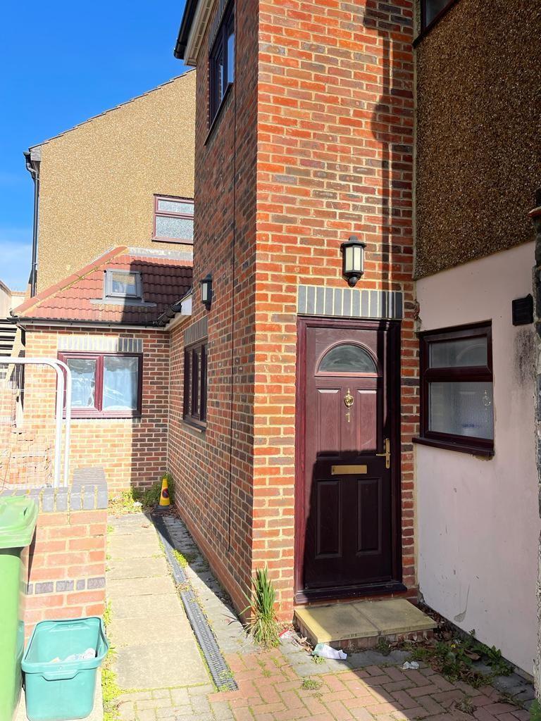 Street, Kent Studio £725 pcm (£167 pw)