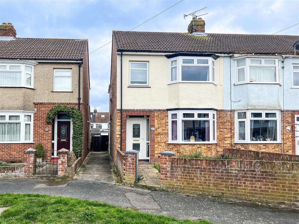 Worthing Avenue, Elson, Gosport 4 bed end of terrace house £300,000