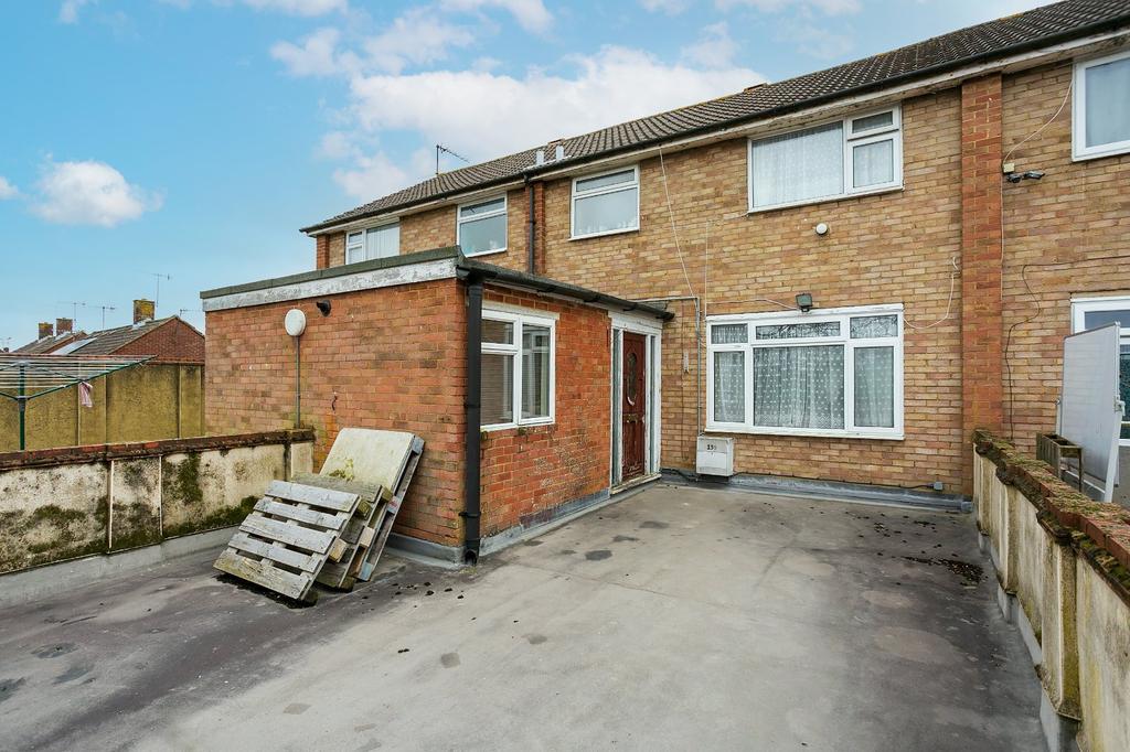 Bournehall Avenue, Bushey... 3 bed £1,500 pcm (£346 pw)