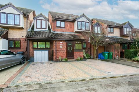 4 bedroom terraced house to rent - The Pastures, Oxhey, Watford, WD19