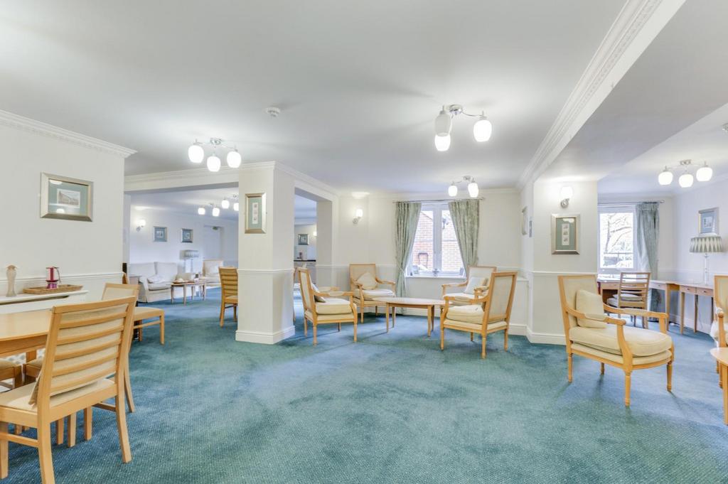 Oyster Lane, West Byfleet KT14 2 bed retirement property £75,000