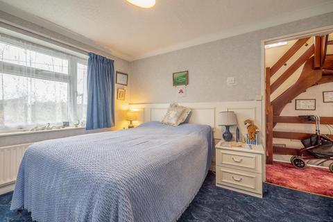 10 Gaveston Close, Byfleet, West Byfleet, KT14 7HE