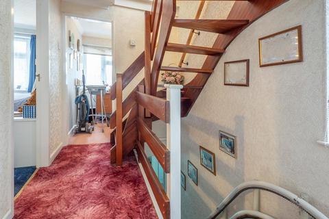 10 Gaveston Close, Byfleet, West Byfleet, KT14 7HE