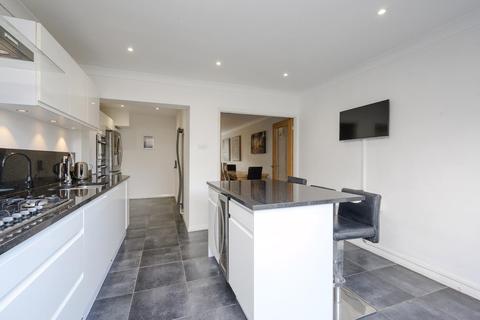 4 Farm Close, Byfleet, West Byfleet, KT14 7PT