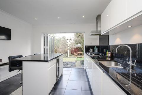 4 Farm Close, Byfleet, West Byfleet, KT14 7PT
