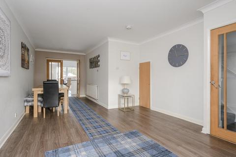 4 Farm Close, Byfleet, West Byfleet, KT14 7PT