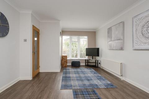 4 Farm Close, Byfleet, West Byfleet, KT14 7PT
