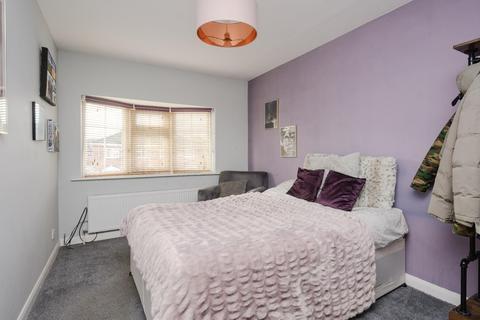 4 Farm Close, Byfleet, West Byfleet, KT14 7PT