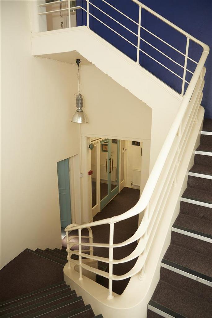 Entrence hall 9301.jpg