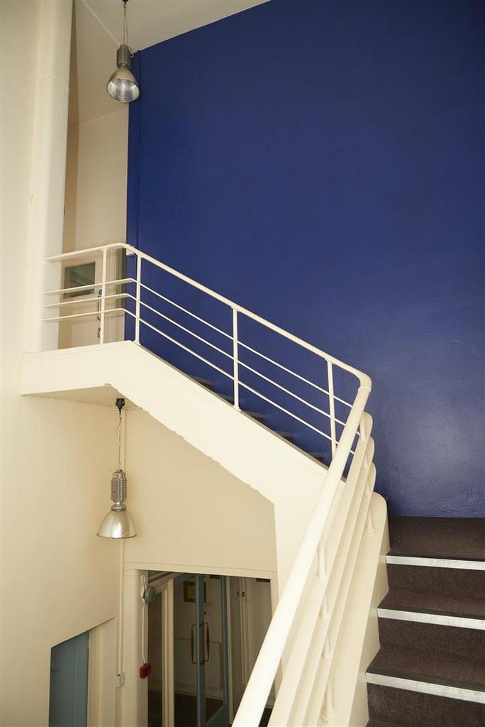 Stairs !st floor 9299.jpg