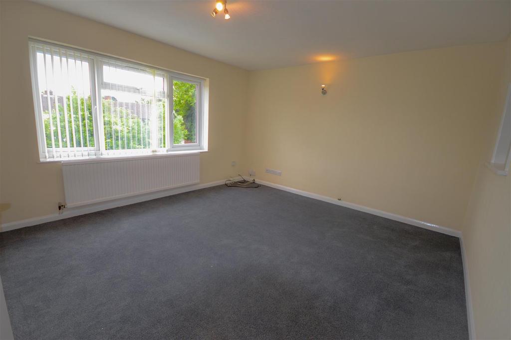 London Road, Oadby, Leicester 2 bed apartment £750 pcm (£173 pw)