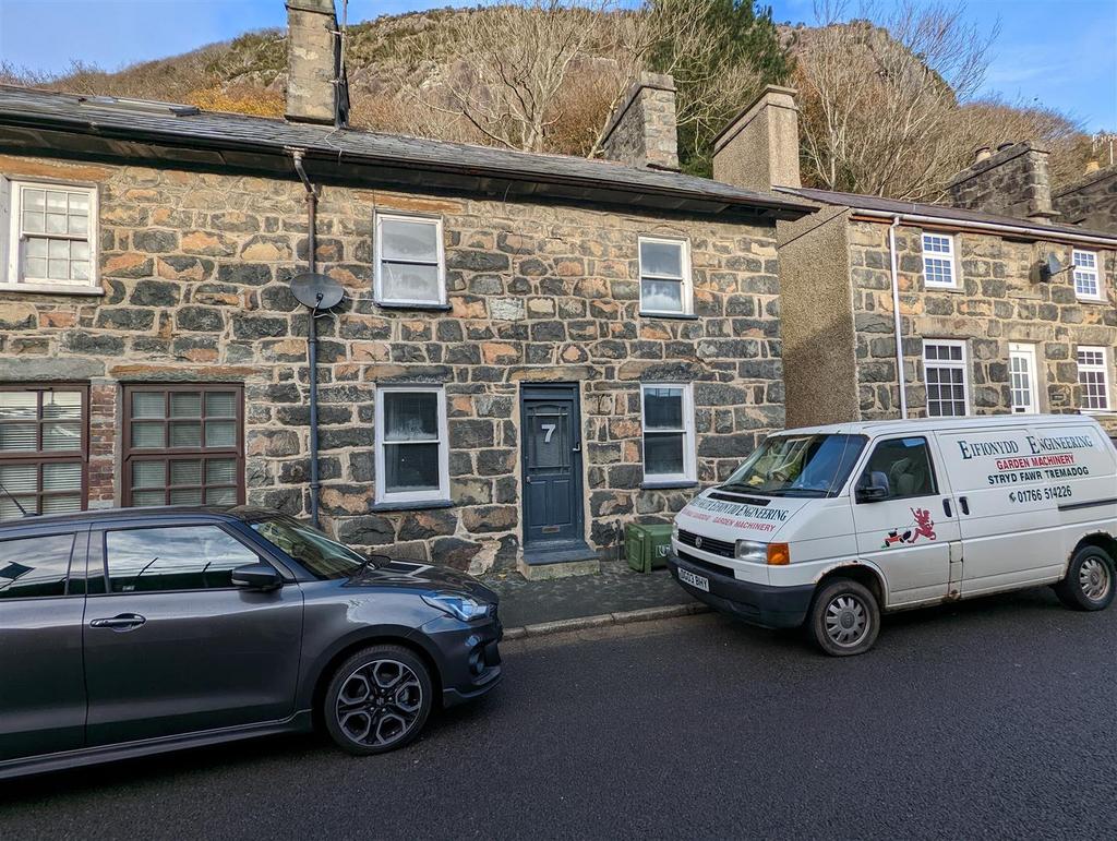 High Street, Tremadog, Porthmadog 2 bed end of terrace house for sale