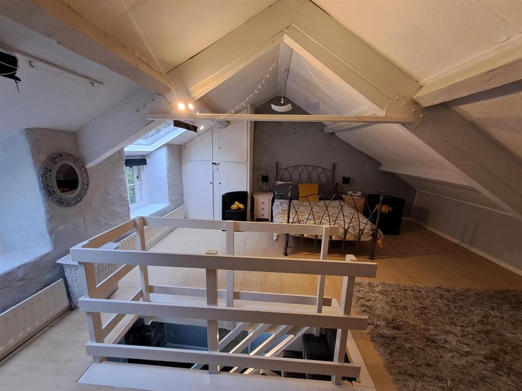 7 high attic room 20230204 100929.jpg