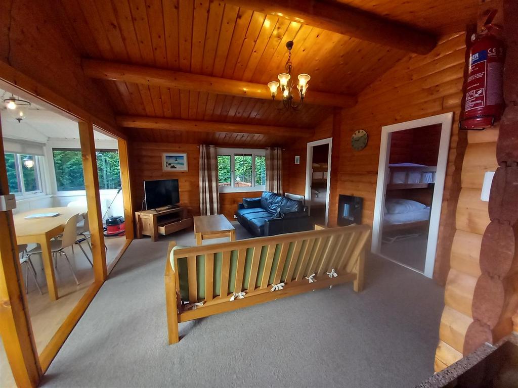 Cabin 236, (Leaseahold) Trawsfynydd Holiday Village Bronaber LL41 4YB 3
