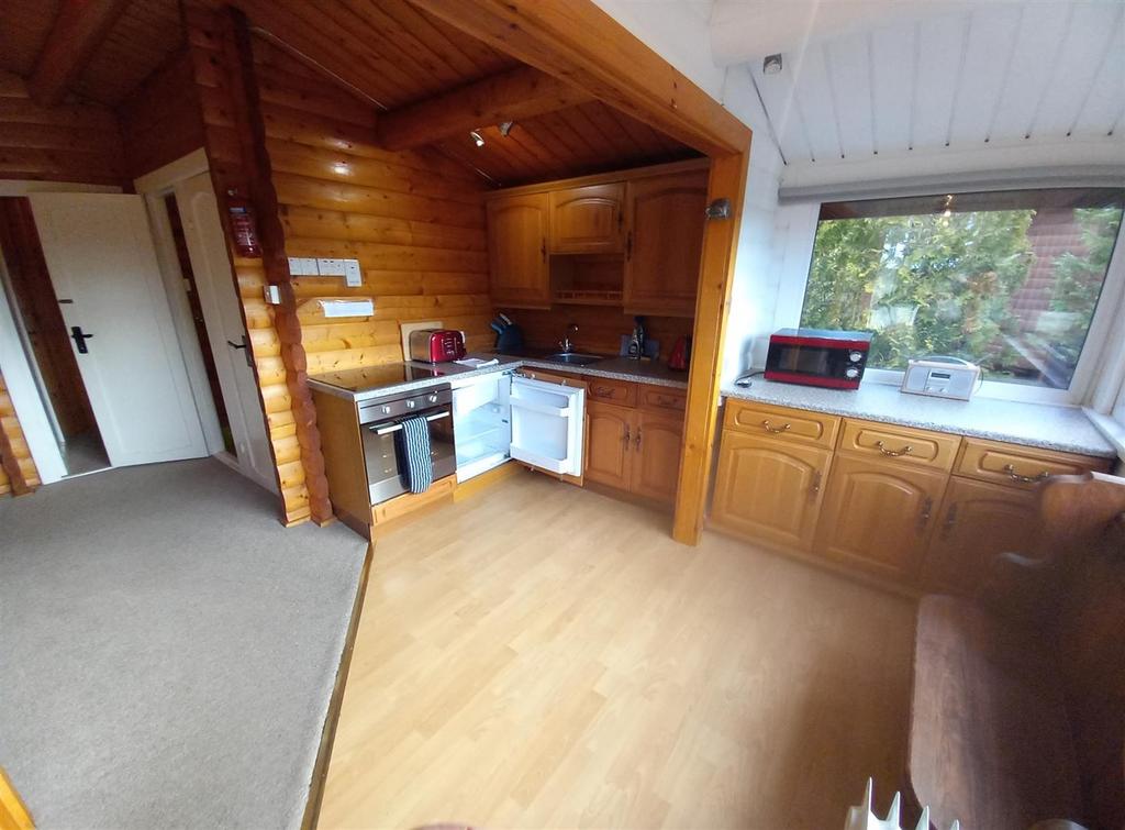 Cabin 236, (Leaseahold) Trawsfynydd Holiday Village Bronaber LL41 4YB 3
