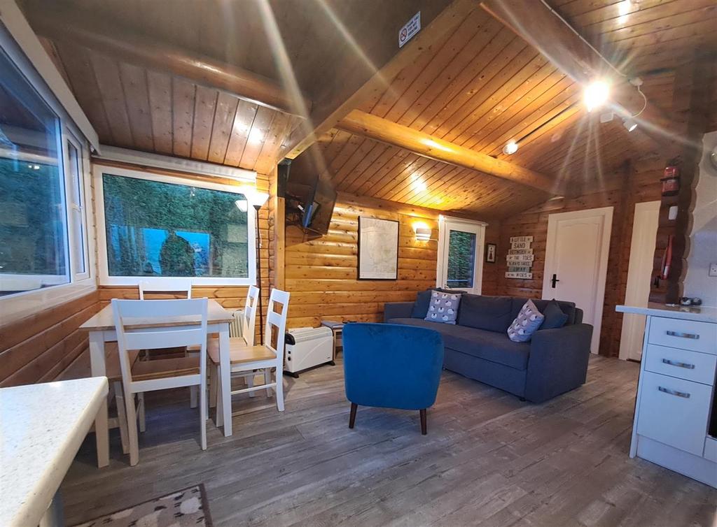 Cabin 255 (Freehold) Trawsfynydd Holiday Village, Bronaber, Trawsfynydd