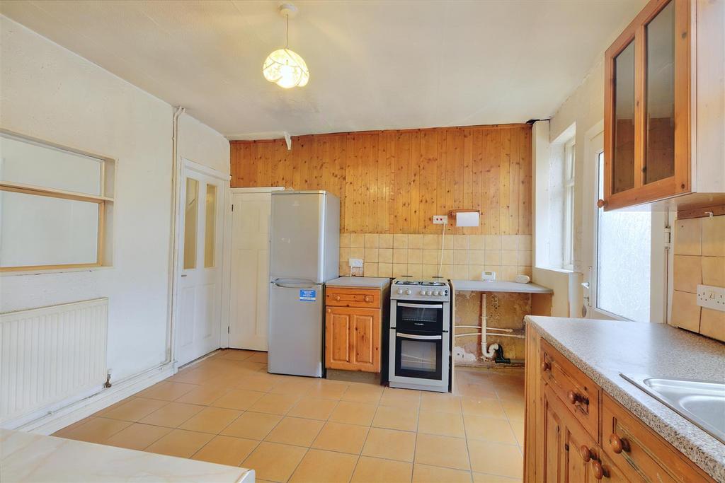 Kitchen 2.jpeg