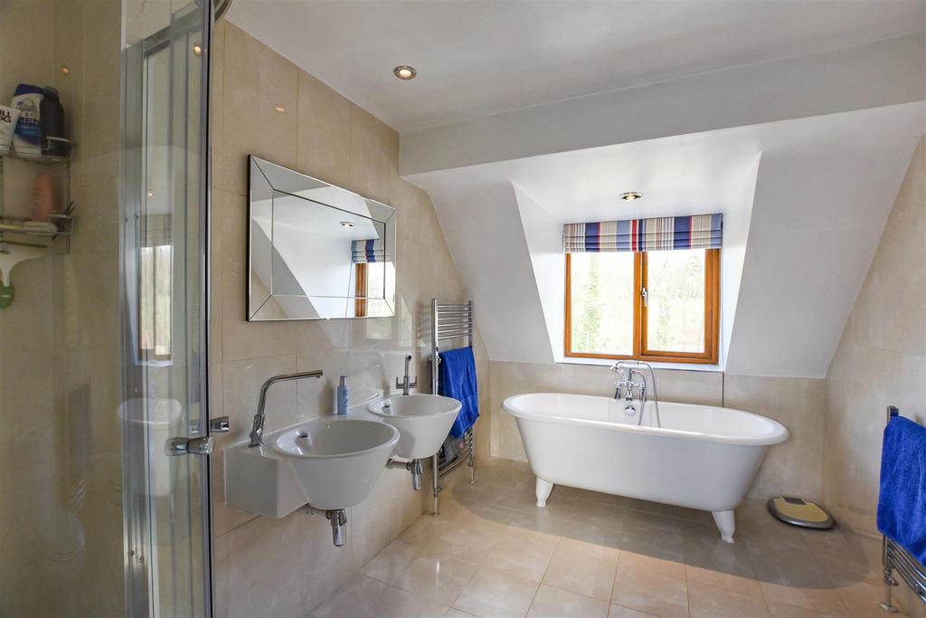 Family Bathroom.JPG