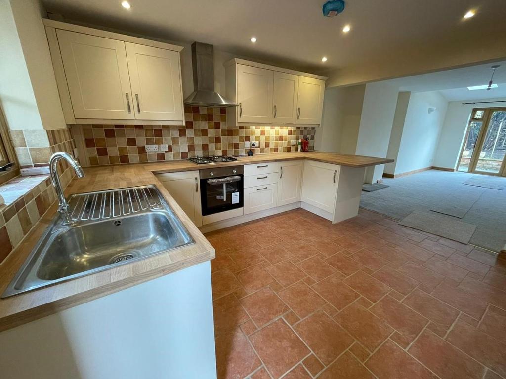 Rowley, Cam, Dursley 2 bed cottage £895 pcm (£207 pw)
