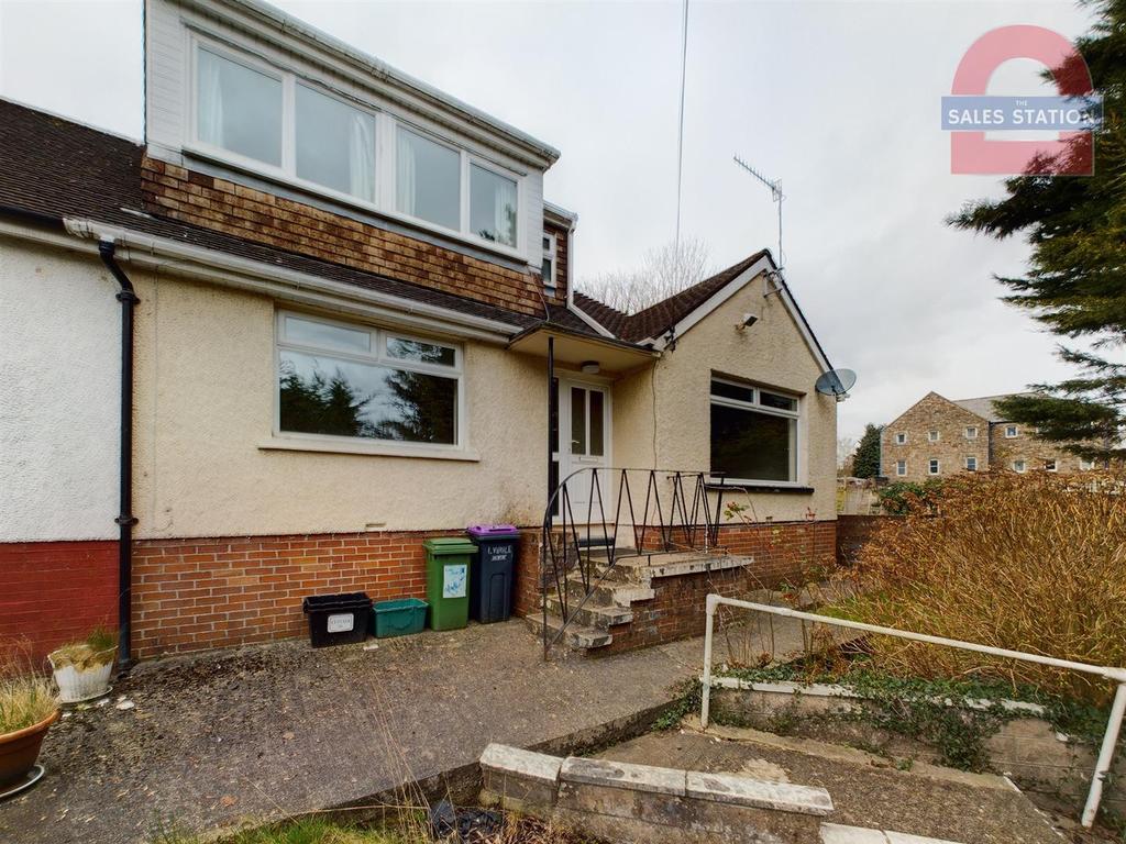 Broadway, Pontypool 2 bed house £180,000