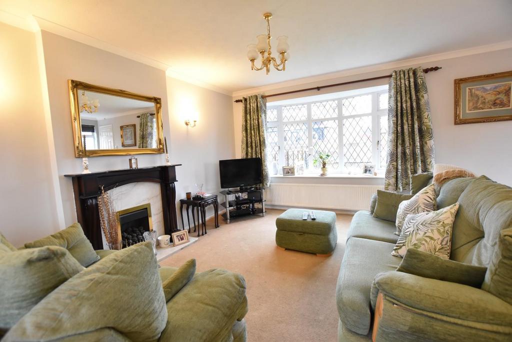 Holme Hall Avenue, Scunthorpe 3 bed semidetached house for sale £170,000