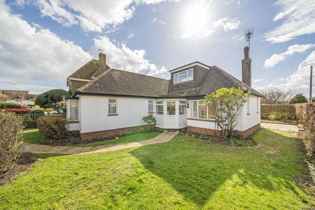 Naran, Felpham 3 bed bungalow £1,795 pcm (£414 pw)