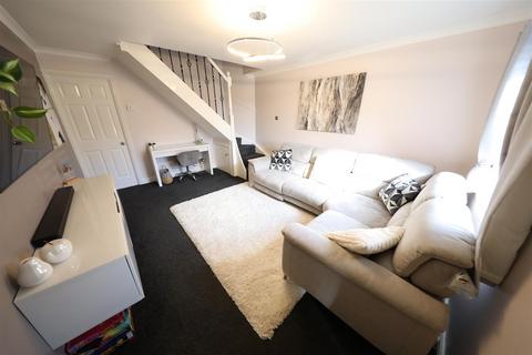 2 bedroom semi-detached house for sale, Yorkshire Close, Hull