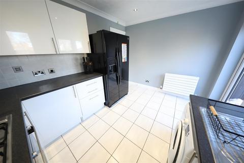 2 bedroom semi-detached house for sale - Yorkshire Close, Hull
