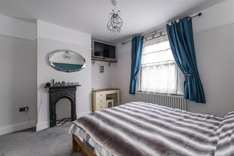 94 Hook Road, Epsom, KT19 8TR