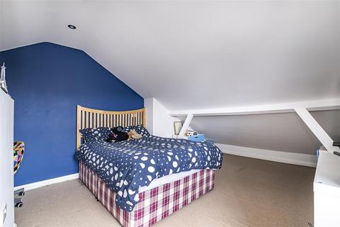94 Hook Road, Epsom, KT19 8TR