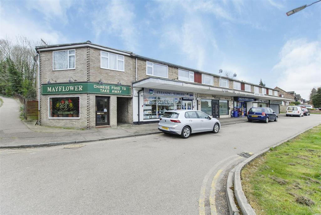 Old Watford Road, Bricket Wood, St. Albans 2 bed flat £1,200 pcm (£