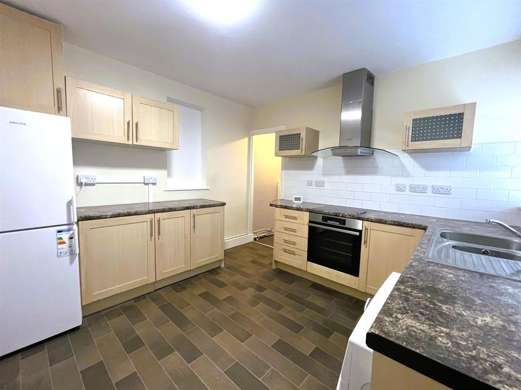 Old Watford Road, Bricket Wood, St. Albans 2 bed flat £1,200 pcm (£