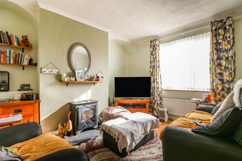 2 bedroom terraced house for sale, Regent Crescent, Barnsley
