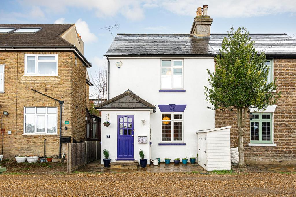 Carters Road, Epsom 2 bed semidetached house £475,000